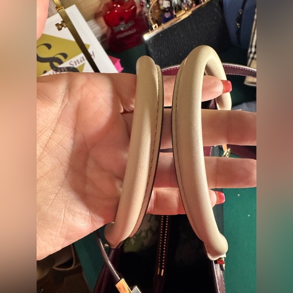 Tory Burch Robinson Saffiano Leather triple compartment bag Like new condition! - Picture 7 of 11